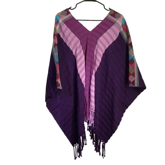 Purple V-Neck Poncho With Fringe Hem And Geometric Sleeve Accents - Picture 2 of 4
